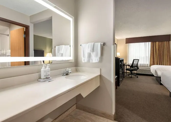 Baymont By Wyndham Rockford